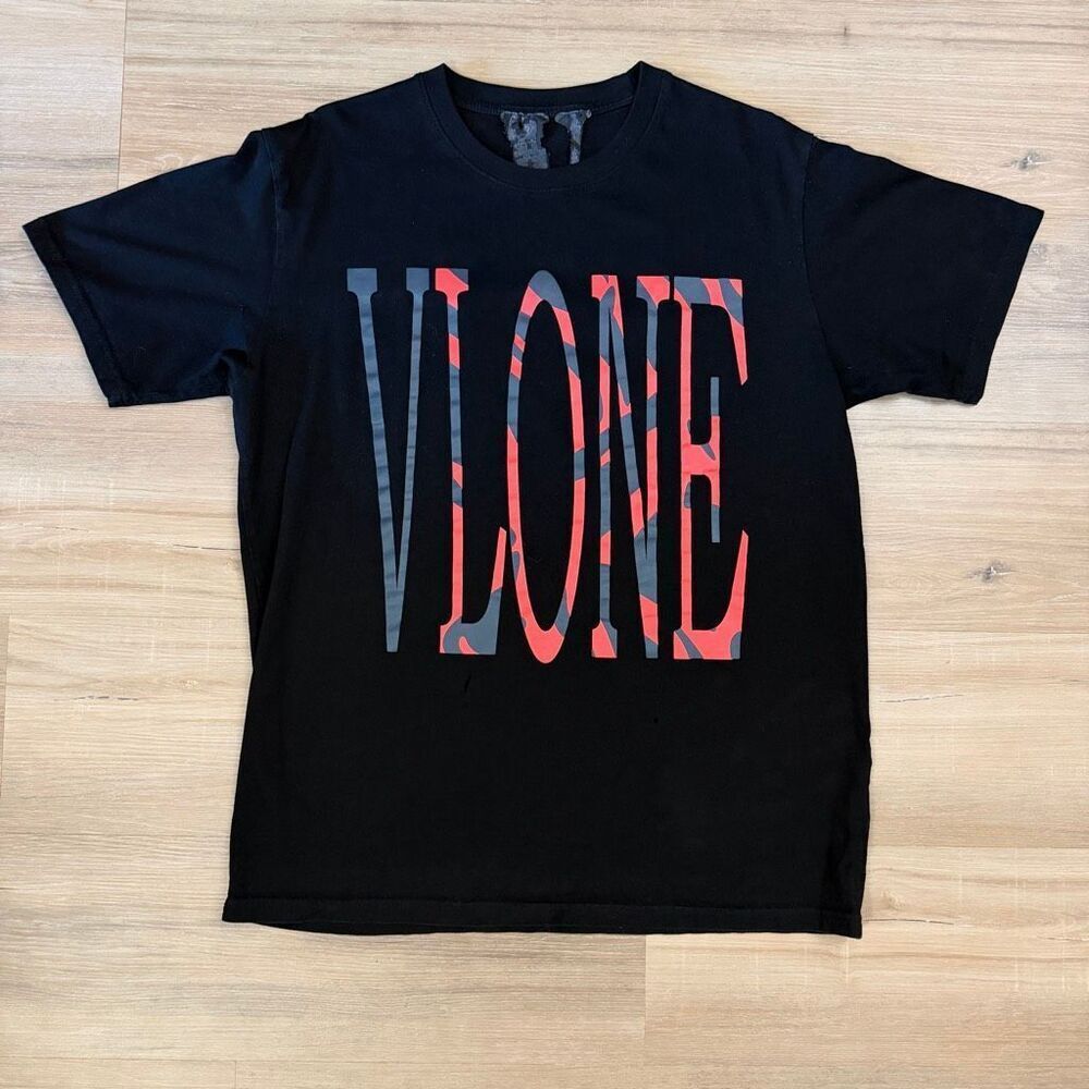 Vlone Men’s Black Shirt Red And Black Graphic Logo Size XL Hip Hop Rap T Urban